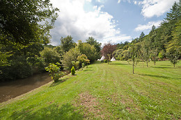 Cabanes et Tipi de l'Auvézère