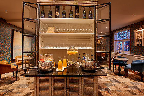 Carlton Ambassador Hotel - photo 1