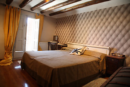 APARTAMENTOS VINO TINTO