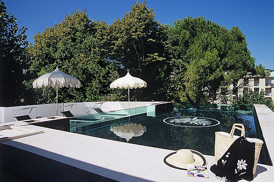 M Glamour Hotel - photo 3
