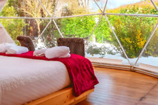 Soggiorno insolito di una notte in Bubble Room presso UnderDome Glamping in provincia di Viterbo