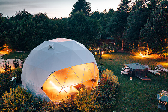 Soggiorno insolito di una notte in Bubble Room presso UnderDome Glamping in provincia di Viterbo