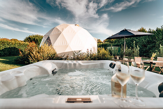 Soggiorno insolito di una notte in Bubble Room presso UnderDome Glamping in provincia di Viterbo