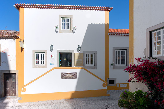 CASA DAS SENHORAS RAINHAS - SOCIEDADE TURISTICA - photo 1