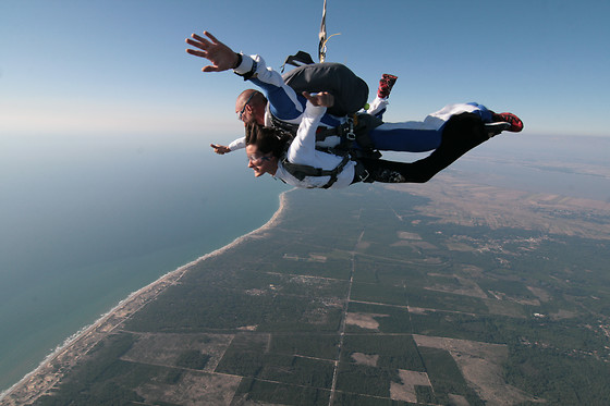 FL 140 Parachutisme Bordeaux - photo 1