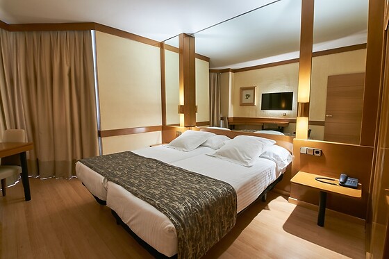 AR HOTEL LOS ARCOS - photo 5