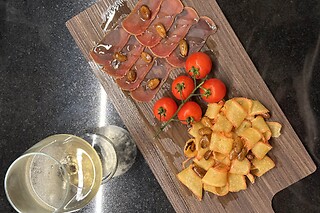 Pranzo o cena tipica spagnola presso Tabarca Cucina Iberica a Genova